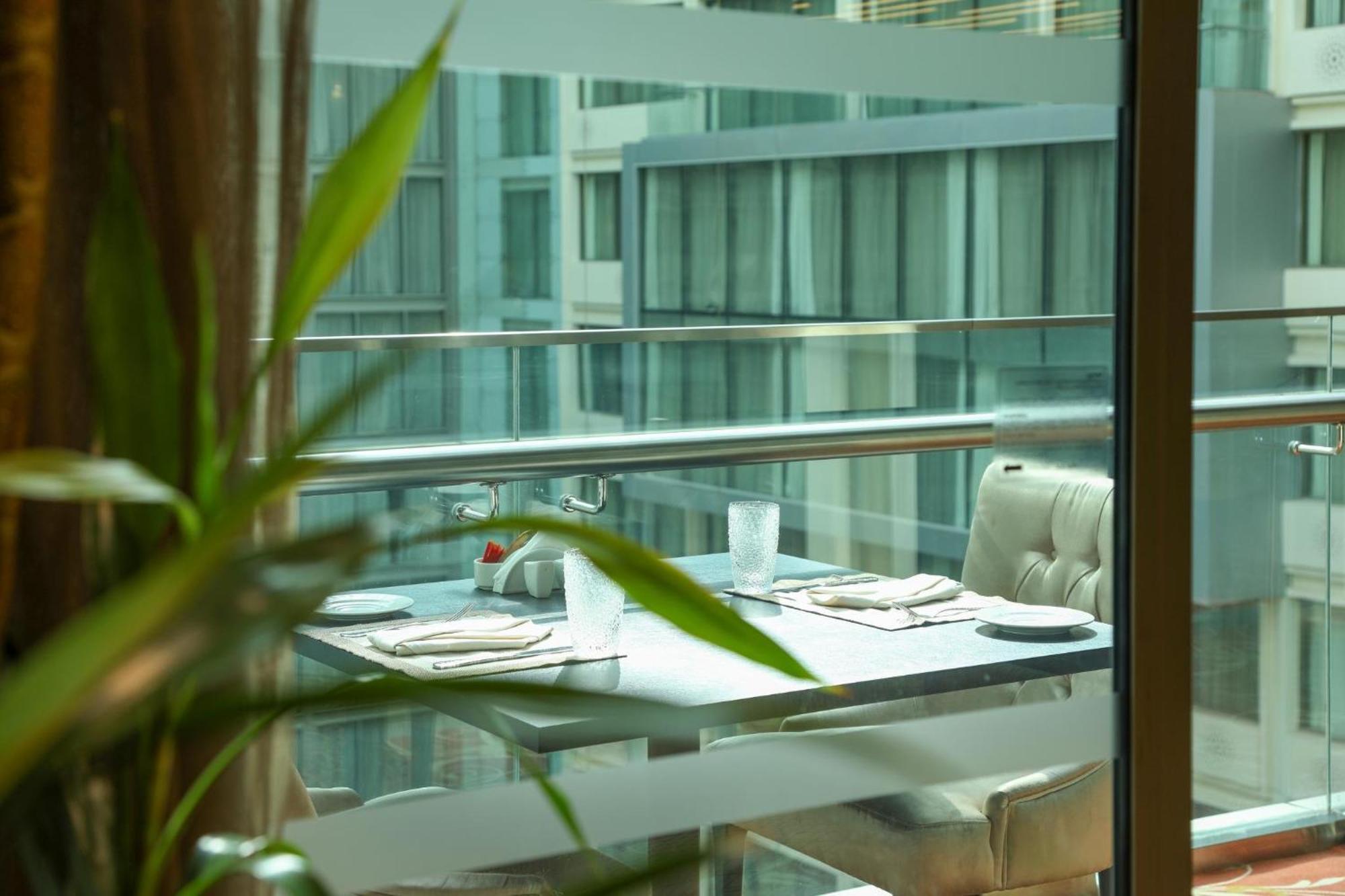 Crowne Plaza Kuwait Al Thuraya City By Ihg Kuwait City Luaran gambar